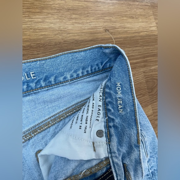 4 Regular American Eagle Mom Jean - Picture 4 of 11